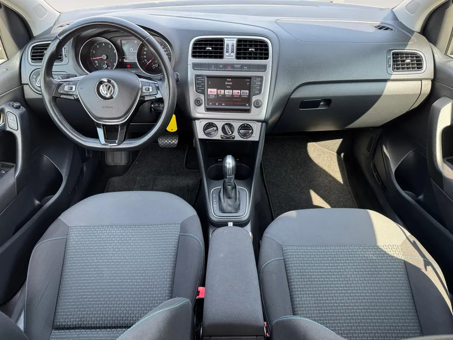 Volkswagen Polo 1.0 Bluemotion Edition | NL auto | Automaat | Parkeersensoren voor en achter | 15' lichtmetalen velgen | Cruise control | Airco | Elektrische ramen voor en achter | Bluetooth | Bovag garantie |