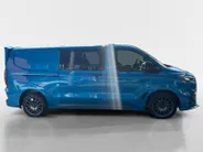 Ford E-Transit Custom 320 L2H1 MS/RT 71 kWh Dubbele Cabine 286 pk | NIEUW TE BESTELLEN | MS/RT Sports Pack | 19' LM velgen | Achterspoiler | Lederen bekleding - Financial Lease - 0,99% rente
