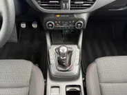 Ford Focus 1.0 EcoBoost Hybrid ST Line Style | Dealer onderhouden | NL auto | Winter pack | Cruise control | Parkeersensoren voor en achter | Achteruitrijcamera | Draadloos opladen mobiel | Apple carplay & Android auto | Keyless entry | Privacy glas | Bovag garantie