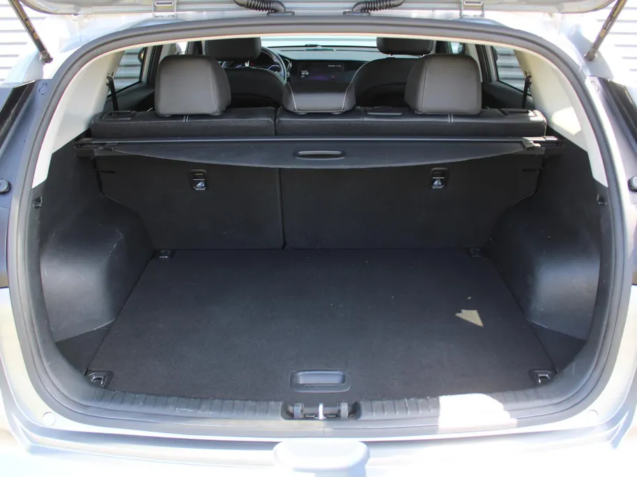 Kia e-Niro DynamicPlusLine 64 kWh | Schuif-/kantel dak | Cruise adapt.| Navi | 17' LM | Stuur-/stoelverwarming | Camera | Clima |