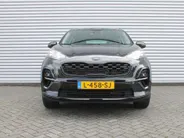 Kia Sportage 1.6 T-GDI Black Edition | Stuur-/stoelverwarming v+a | Schuifdak | Leer | Camera | Elek. achterklep | Cruise | PDC | Navi | 17' LM | Zeer nette auto! |