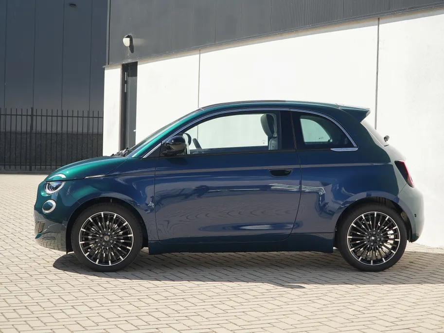 Fiat 500e Icon 42 kWh | Pano | Style | Camera | Comfort | Carplay | 17'