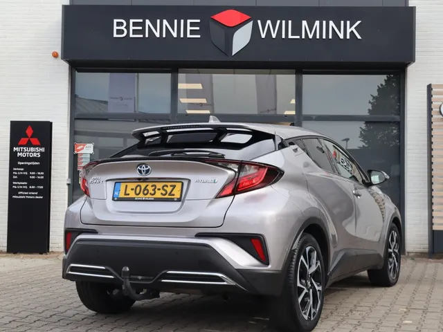 Toyota C-HR 2.0 Hybrid First Edition Trekhaak | Blindspot | Stuur en stoelverwarming
