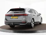Volkswagen Passat Variant 1.5 eTSI 150pk DSG Elegance Business · Camera · Wegklapbare Trekhaak · Apple/Android Car Play · Dodehoeksensoren · P-Sensoren · 17'' Inch · Garantie t/m 18-06-2028 of 100.000