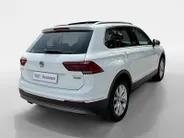 Volkswagen Tiguan 2.0 TSI 4Motion Highline | PAN. DAK | ELEKTR. TREKHAAK | STOELVERWARMING | NL-AUTO | DEALERONDERHOUDEN | ETC..