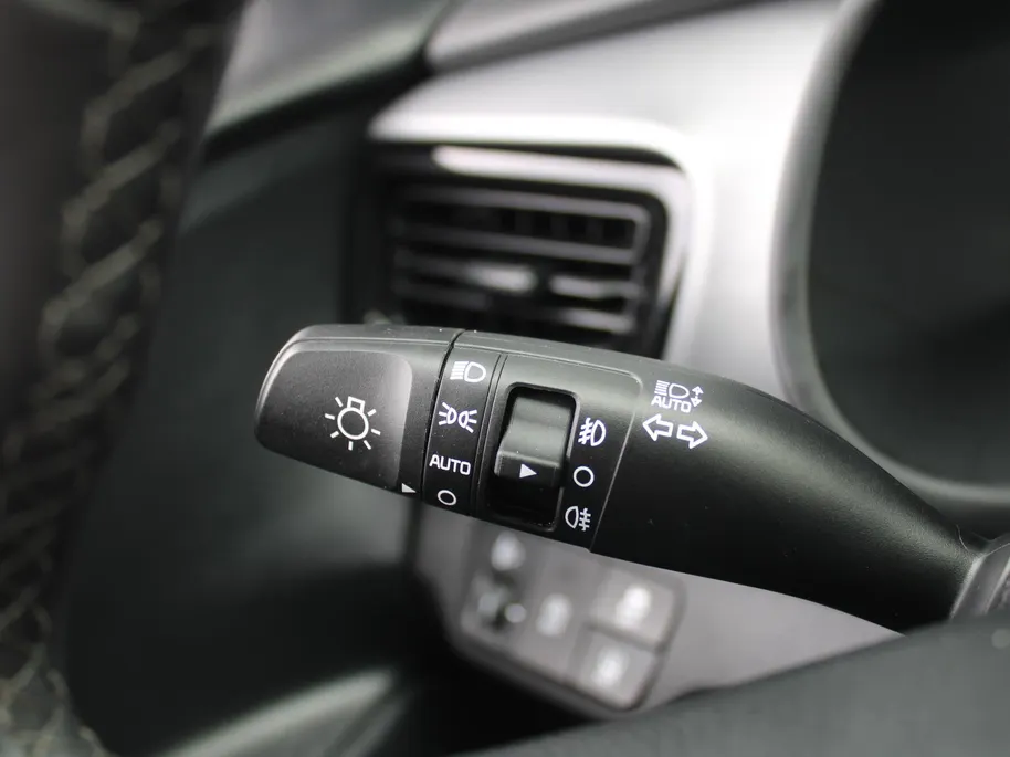 Kia Stonic 1.0 T-GDi MHEV DynamicPlusLine | Stuur-/stoelverwarming | Camera | Clima | Cruise | 16' LM | Navi | LED | Keyless |