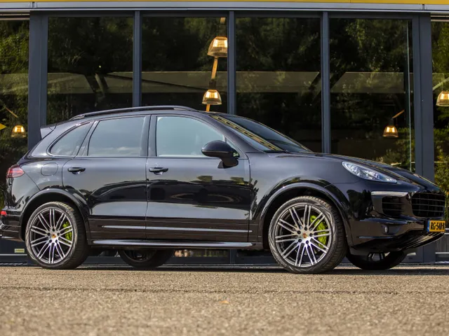 Porsche Cayenne 3.0 S E-Hybrid Platinum Edition NL Auto!