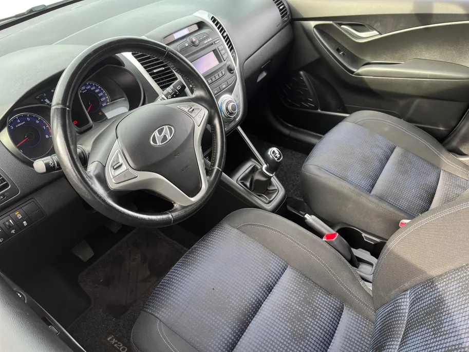 Hyundai ix20 1.4i i-Drive | Airco| Hoog zitter| Lichtmetalen velgen| Metallic lak| Elec. ramen| Radio| Zeer nette auto!!!!