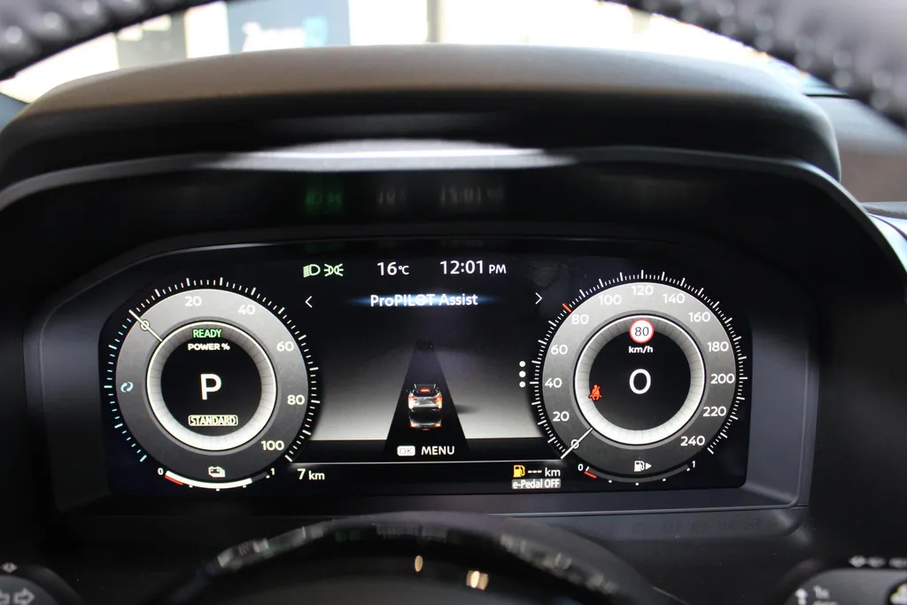 Nissan QASHQAI 1.5 e-Power N-Design *Pro-pilot*Google navigatie*Dodehoeksensoren*360grd Camera*parkeersensoren voor en achter*Climatecontrole*stoel-,stuur- en voorruit verwarming*Applecarplay&Androidauto*