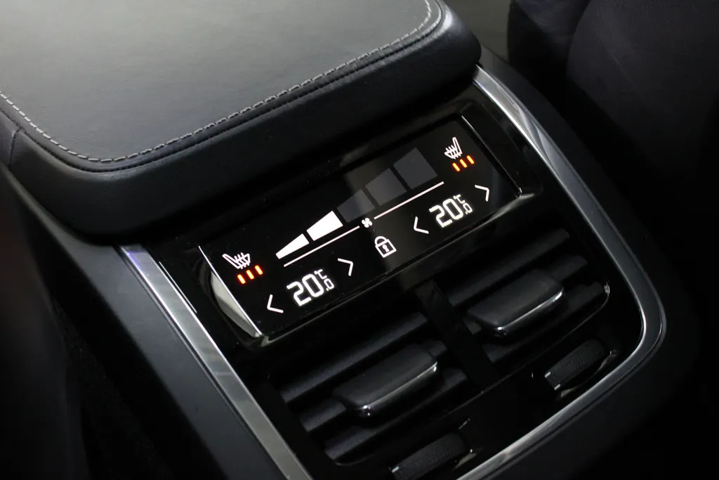 Volvo XC90 2.0 T8 Twin Engine AWD Inscription Intro Edition 7 Persoons / Pano. / H&K | ACC / HUD / 360° Camera / Stoel + Stuurverwarming /