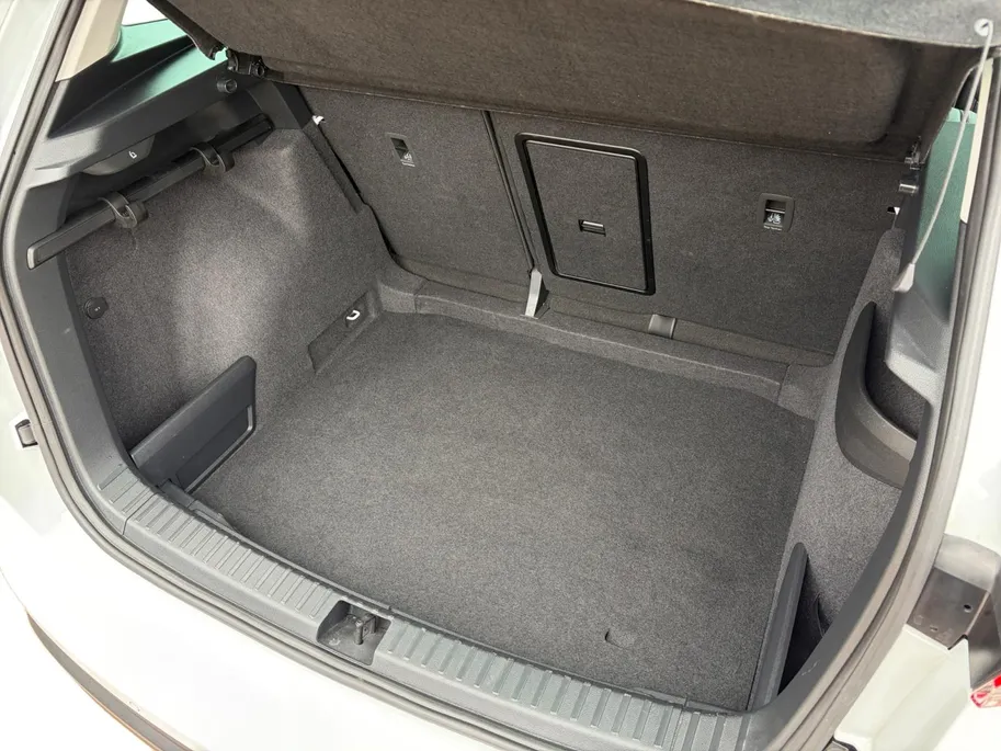 Škoda Karoq 1.5 TSI ACT Business Edition *Automaat*Navi via Carplay*Camera*Parkeersensoren*Climate Control*Keyless*Cruise Control*LM.Velgen*Zeer nette auto!
