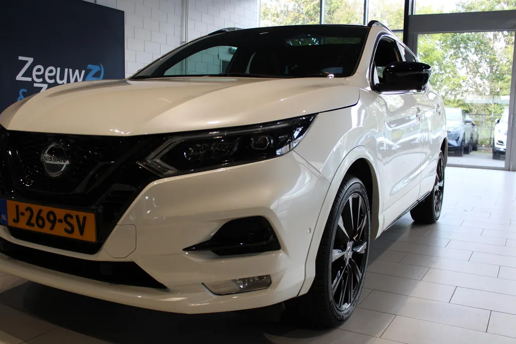 Nissan QASHQAI 1.3 DIG-T N-Tec | Trekhaak | 1500kg trekgewicht | Led verlichting | Half lederen bekleding | Apple carplay | Pro-pilot | 360grd camera | Half lederen bekleding | Wielkasten in kleur | pdc voor en achter | 160pk |