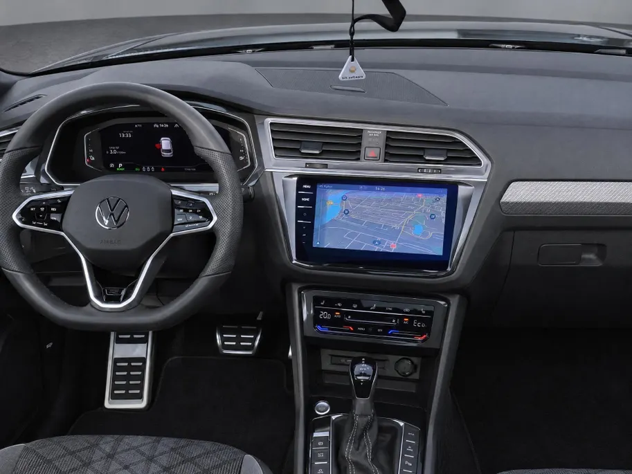 Volkswagen Tiguan 1.4 TSI eHybrid R-Line Business+ · Panoramadak · Trekhaak · 360°Camera · Apple/Android Car Play