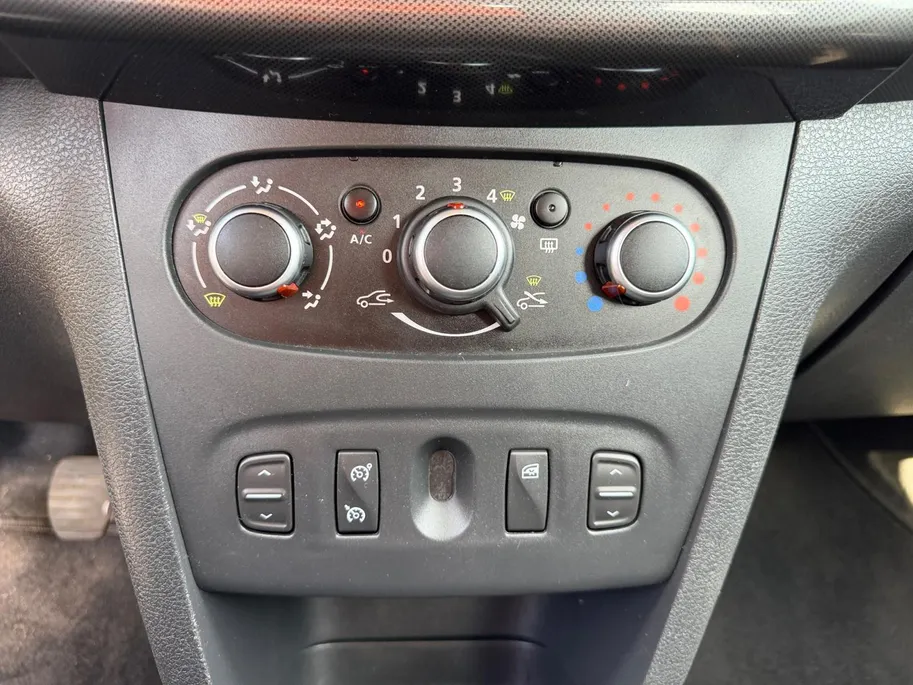 Dacia Sandero Stepway 0.9 TCe SL | Cruise control | Elektr. ramen voor en achter | Navigatie | Parkeersensor achter | DAB | Airco | Lichtmetalen velgen | Bovag garantie |