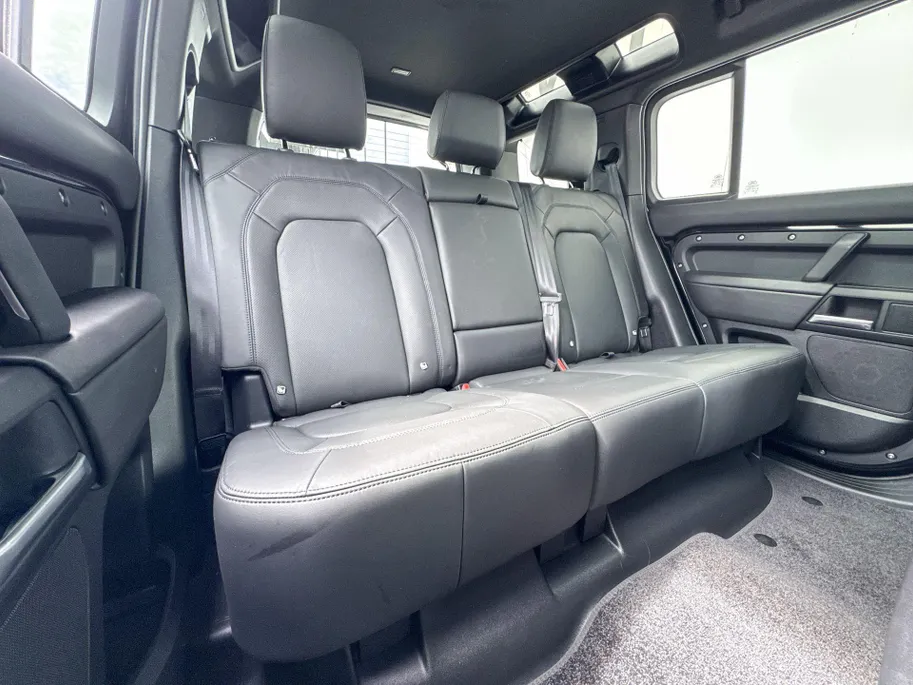 Land Rover Defender 110 2.0 P300e 110 X-Dynamic HSE
