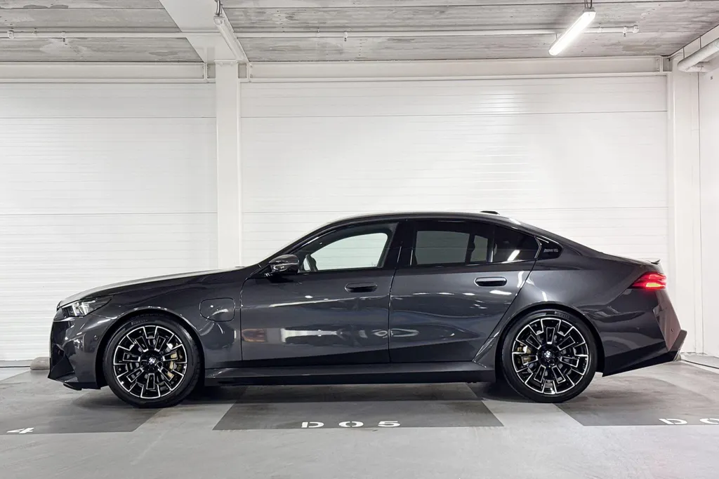 BMW M5 Sedan M5
