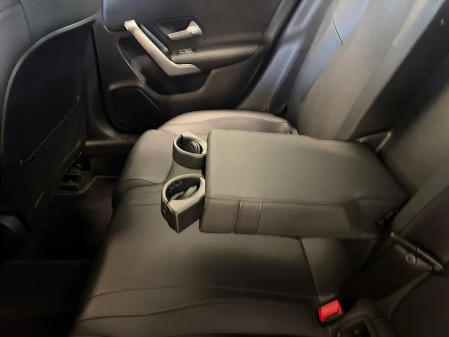 Mercedes-Benz CLA 180 AUTOMAAT | LUXURY LINE | APPLE CARPLAY | NL-AUTO |