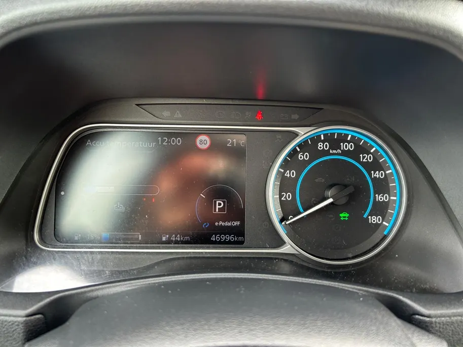 Nissan Leaf N-Connecta 40 kWh | SOH 99% | Stoel- stuurverwarming | 360 camera | Navi | Climate control