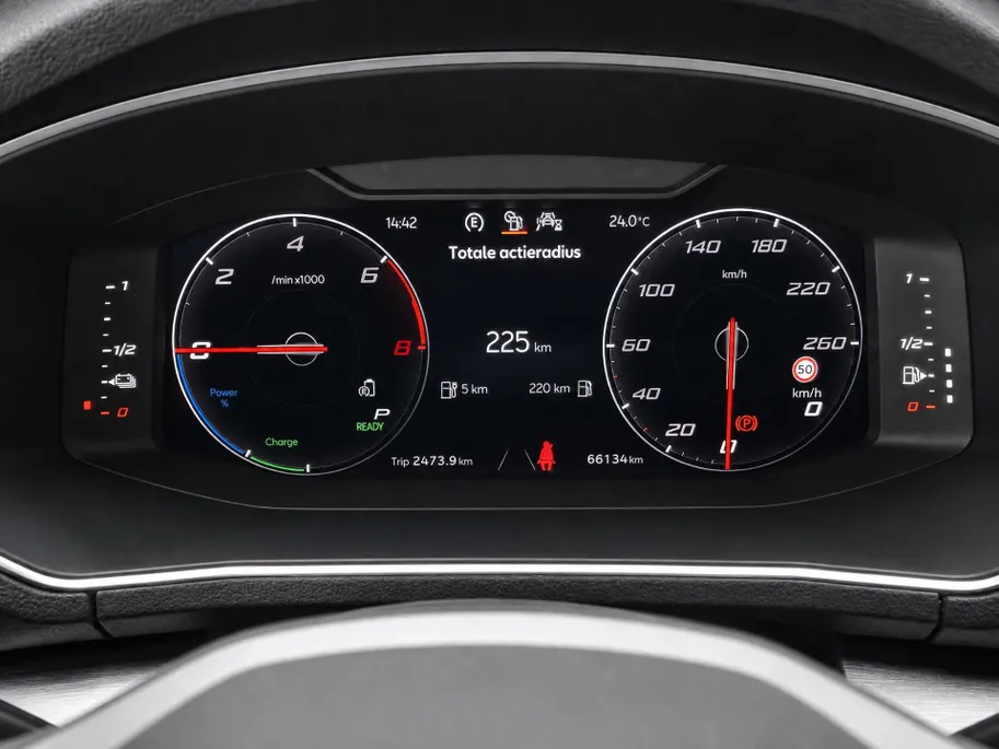 SEAT Tarraco 1.4TSIe-Hybrid 180kW/245PK PHEV FR · Panoramdak · Trekhaak · 360°Camera + Parkeersensoren · Stoelverwarming · Apple/Android Car Play ·
