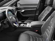 Volkswagen Touareg 3.0TSI 340kW/462PK R-line · Panoramadak · Trekhaak · Leder · Luchtvering