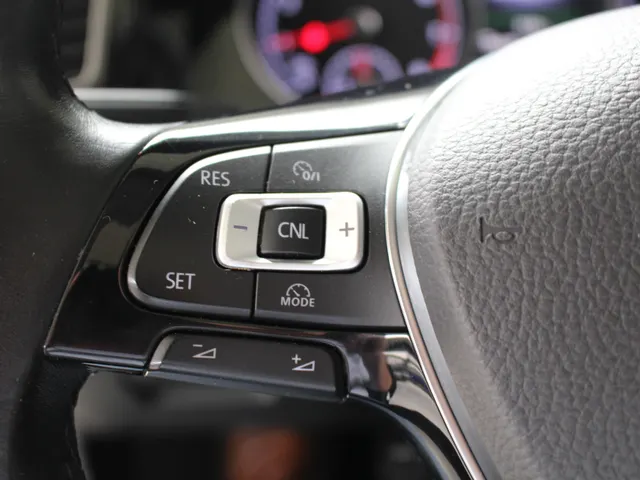 Volkswagen Golf 1.4 TSI Business Edition Connected Navigatie | Camera | Panoramadak | Sportstoelen