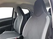 Toyota Aygo 1.0 VVT-i x-play | ACHTERUITRIJCAMERA | 5 DEURS | TELEFOON | AIRCO | ELEKTRISCHE RAMEN |