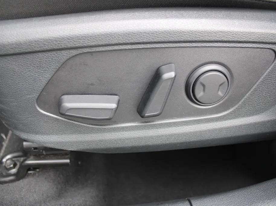 Kia Sportage 1.6 T-GDi Hybrid DynamicLine | Stuur-/stoelverwarming | Camera | Elek. stoelverstelling | Cruise adapt. | LED |  Telefoonlader | 18' LM | Clima |