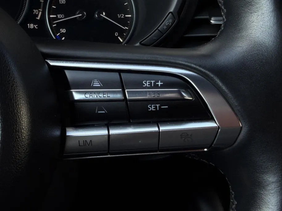 Mazda 3 2.0 e-SkyActiv-G M Hybrid 122 Comfort met Bose | Apple Carplay / Android Auto | Navigatiesysteem | Licht + Regensensor | Elektrisch Verstelbare Bestuurderstoel  | Stoel + Stuurverwarming | Parkeersensoren Voor + Achter | Camera Achter | 18'Lichtmetalen ve