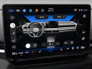 Volkswagen T-Roc 1.5 eTsi R-Line First Edition 150 pk 7 versn. DSG · Achteruitrijcamera · Electrische achterklep · Trekhaak