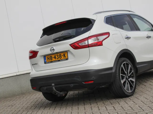 Nissan QASHQAI 1.2 Tekna Automaat | Leder | Panodak | Trekhaak