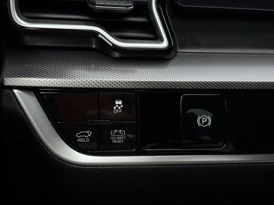 Kia Sportage 1.6 T-GDi Hybrid GT-PlusLine | Apple Carplay/ Android Auto | Navigatiesysteem | Licht + Regensensor | Stoelverwarming + Stoelkoeling | Stuurverwarming | Elektrisch Verstelbare Voorstoelen | Geheugen op Bestuurdersstoel | Elektrisch Schuif / Kanteldak | El