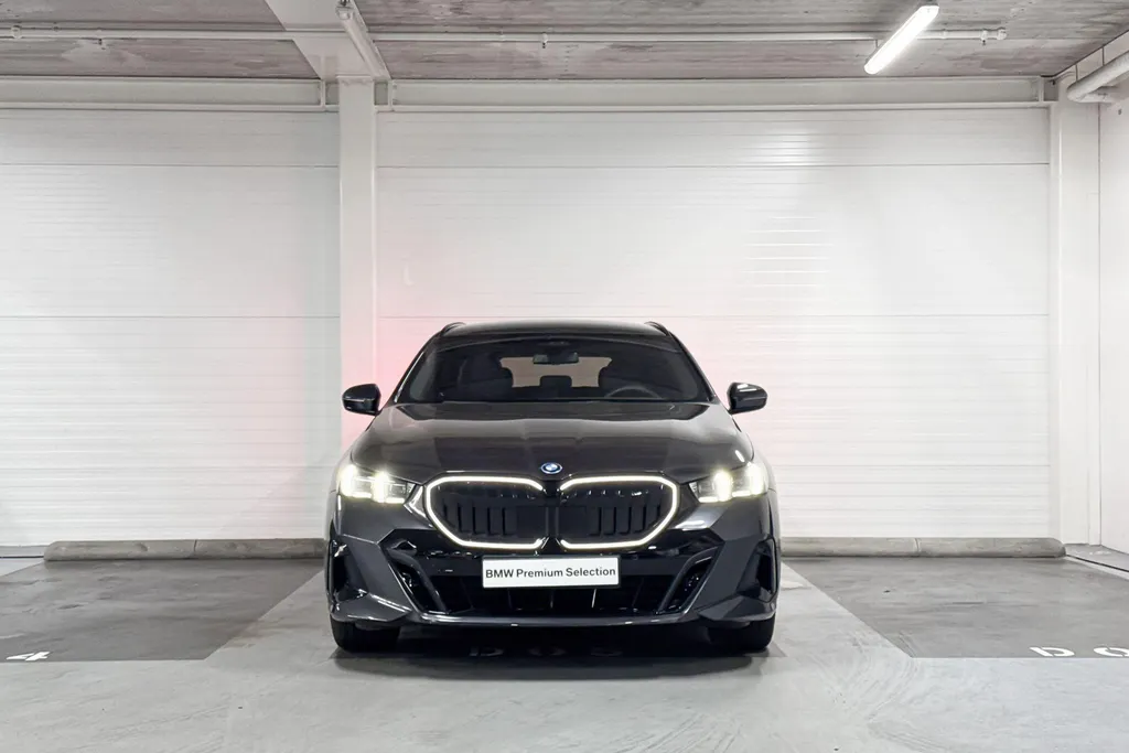 BMW 5 Serie Touring 550e xDrive