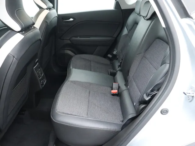 Renault Captur 1.3 TCe 140PK Zen | DEALER ONDERHOUDEN | CLIMAT CONTROL | CARPLAY | PARK. SENSOREN | LM VELGEN