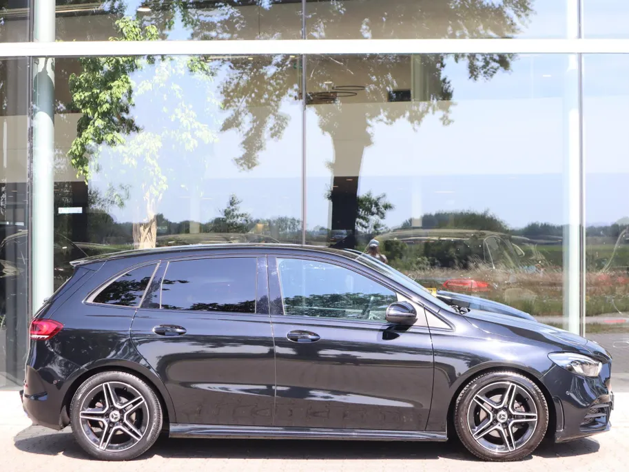 Mercedes-Benz B-Klasse 180 Business Solution AMG l Stoelverwarming l Ambiente verlichting l Achteruitrij camera
