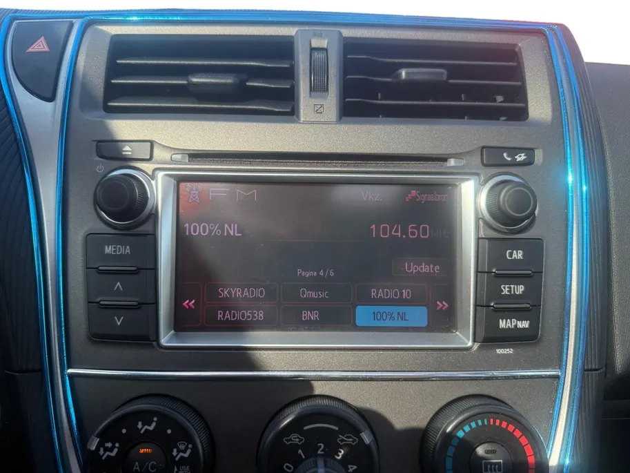 Toyota Verso-S 1.3 VVT-i Dynamic | Achteruitrij Camera | Panorama Dak | Parkeersensoren | Airco | Bluetooth | Hoge Instap | 12 Maanden Bovag Garantie