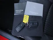 Mazda 2 Hybrid 1.5 Select | Trekhaak | Stuur-/stoelverwarming | Camera | HUD | Telefoonlader | Dodehoek detectie | Cruise adapt. | Clima | 16' LM |