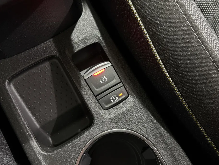 Renault Captur 160PK E-Tech Full Hybrid Techno Automaat | Camera | Parkeersensoren | Adaptive Cruise Control | Climate Control | Apple CarPlay/Android Auto | Full LED | Licht & Regen Sensor | Lichtmetalen Velgen |
