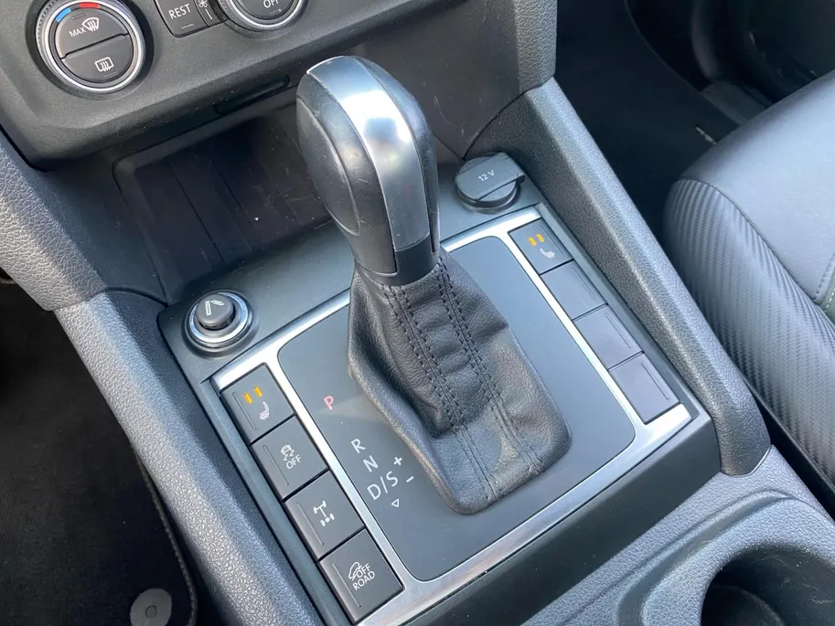 Volkswagen Amarok 3.0 TDI 4Motion Plus Cab Dark Label | Automaat | Trekhaak | Camera | Apple Carplay/Android Auto | Stoelverwarming | Cruise Control | Climate Control | Navigatie