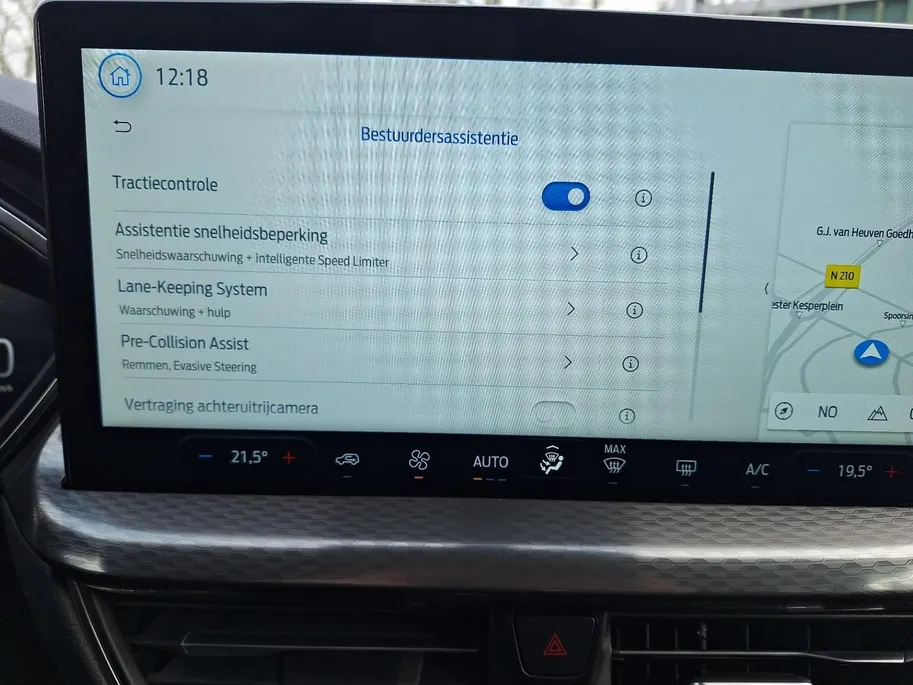 Ford Kuga 2.5 PHEV Titanium | Panoramadak | Camera | Navigatie | Climate Control | Draadloze Apple Carplay&Android Auto | 17' Lichtmetaal | Parkeersensoren |