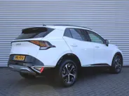 Kia Sportage 1.6 T-GDi Hybrid DynamicPlusLine | Stuur-/stoelverwarming | Elek. stoelverstelling + achterklep | Schuifdak | 18' LM | Matrix LED | Cruise adapt. | Camera |