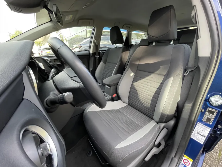 Toyota Auris 1.8 Hybrid CVT Active / Allseasonbanden / Climate en cruisecontrol! /