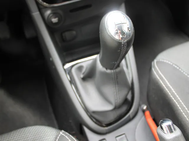 Renault Clio Estate 0.9 TCe Expression | airconditioning | navigatie | lichtmetalen velgen | trekhaak