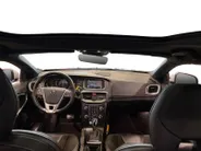Volvo V40 1.5 T3 Polar+ Sport *Panorama*Aut.*Navi+Camera*Harman/Kardon*Stoel Verw.*Sportieve Auto!