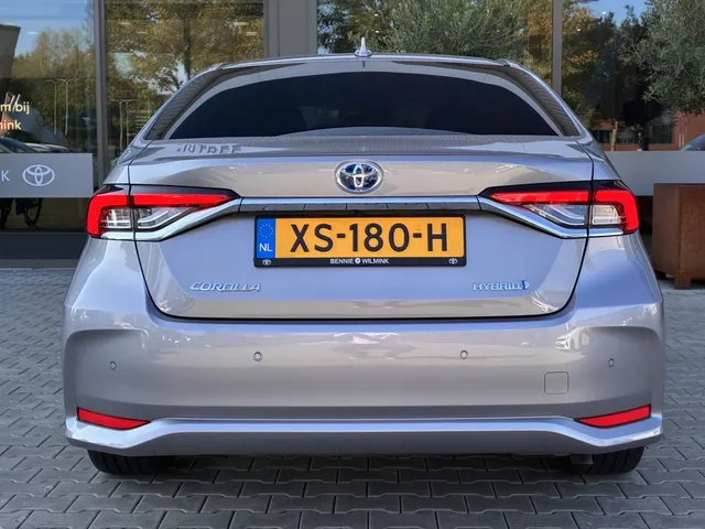 Toyota Corolla 1.8 Hybrid Executive | Leer | All Seasons