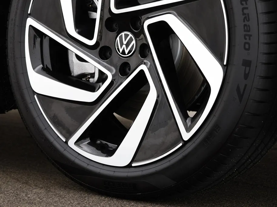 Volkswagen ID.7 Tourer Pro Limited Edition 77kWh 286pk · Navigatie · 360 camera · Trekhaak · 20' LM velgen