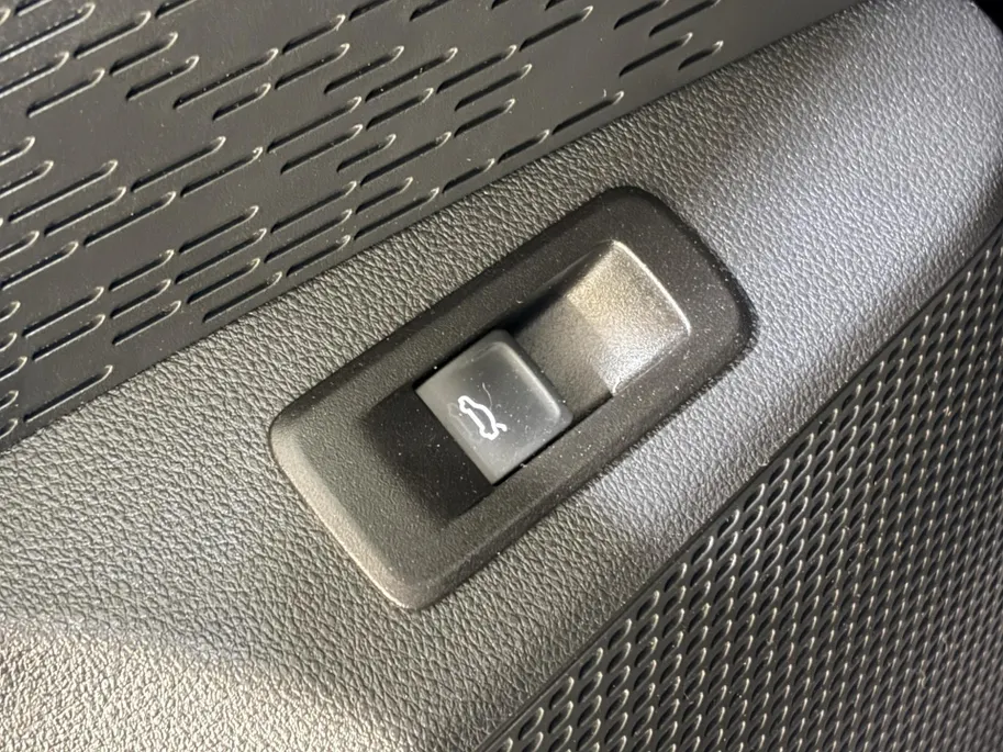 Škoda Octavia Combi 150PK TSI MHEV Business Edition Plus | Electrisch Wegklapbare Trekhaak | Navigatie | Apple Carplay/Android Auto | Climate Control | Cruise Control | Lichtmetalen Velgen | Camera | Parkeersensoren |