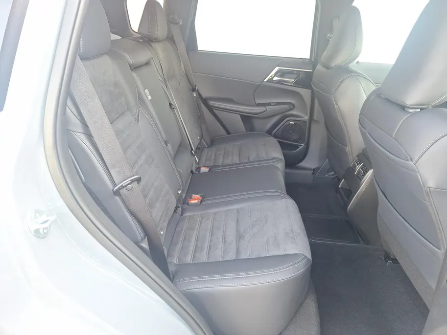 Mitsubishi Outlander 2.4 PHEV Limited Edition Zeer Complete uitvoering| 8 jaar garantie| Snel leverbaar | Totaalprijs op is op.
