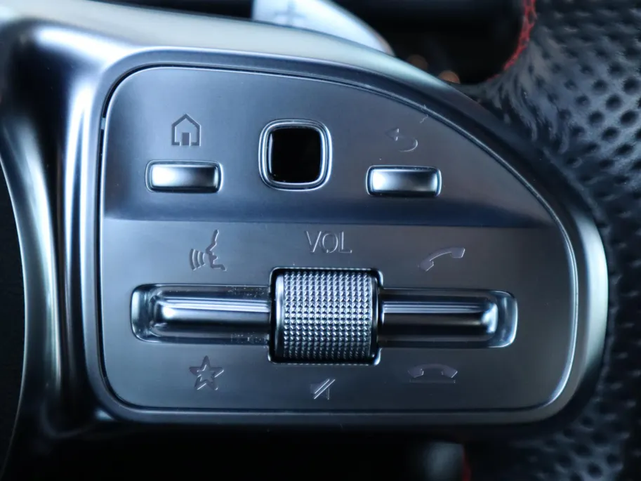 Mercedes-Benz A-Klasse 180 Business Solution AMG l Nightpakket l Achteruitrij camera l AMG Line l Ambiente lichtpakket