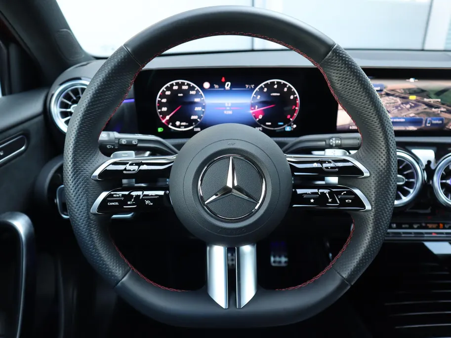 Mercedes-Benz A-Klasse 180 Business Solution AMG l Panorama dak l Keyless l AMG Line l