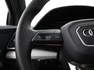 Audi Q5 Sportback 50 TFSIe 299pk S edition Competition · Camera · Inklap. Trekhaak · Matrix LED · Dodehoeksensor · Stuur- & Stoelverwarming · Elektrische stoelverstelling · Apple/Android Car Play · Garantie t/m 24-06-2030 of 100.000km
